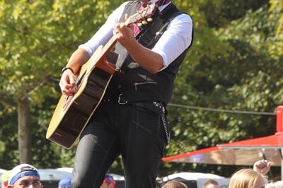 Dominomuziek @ Buitenbeenpop 2013, picture 10, photographed by Heidi Elen - FrontView Magazine