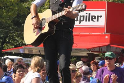 Dominomuziek @ Buitenbeenpop 2013, picture 14, photographed by Heidi Elen - FrontView Magazine