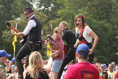 Dominomuziek @ Buitenbeenpop 2013, picture 15, photographed by Heidi Elen - FrontView Magazine