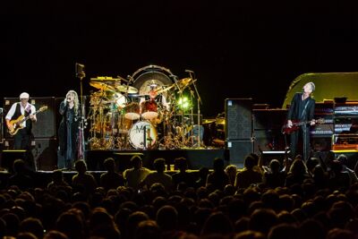 Fleetwood Mac @ Sportpaleis, picture 11, photographed by Edwin Houdevelt - FrontView Magazine