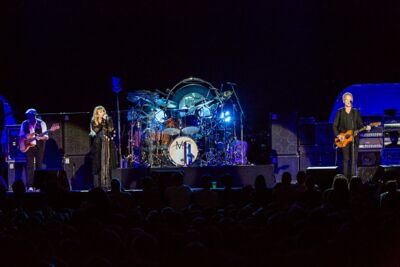 Fleetwood Mac @ Sportpaleis, picture 19, photographed by Edwin Houdevelt - FrontView Magazine