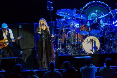 Fleetwood Mac @ Sportpaleis, picture 22, photographed by Edwin Houdevelt - FrontView Magazine