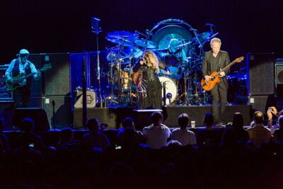 Fleetwood Mac @ Sportpaleis, picture 25, photographed by Edwin Houdevelt - FrontView Magazine