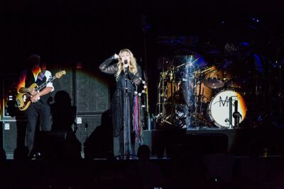 Fleetwood Mac @ Sportpaleis, picture 29, photographed by Edwin Houdevelt - FrontView Magazine