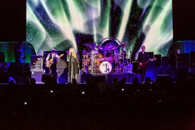 Fleetwood Mac @ Sportpaleis, picture 30, photographed by Edwin Houdevelt - FrontView Magazine