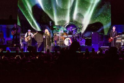 Fleetwood Mac @ Sportpaleis, picture 36, photographed by Edwin Houdevelt - FrontView Magazine