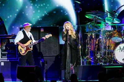 Fleetwood Mac @ Sportpaleis, picture 37, photographed by Edwin Houdevelt - FrontView Magazine