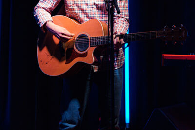 Tom Helsen @ Het Depot, picture 1, photographed by Elke Briers - FrontView Magazine