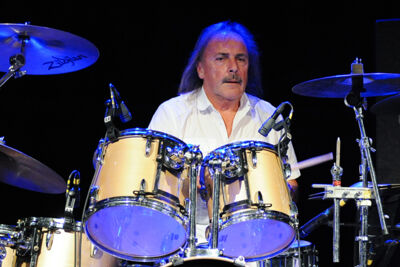 John Coghlan's Quo @ Back to the Roots Fest, picture 1, photographed by Paul Nouwen - FrontView Magazine