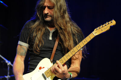 John Coghlan's Quo @ Back to the Roots Fest, picture 18, photographed by Paul Nouwen - FrontView Magazine