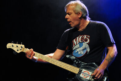 John Coghlan's Quo @ Back to the Roots Fest, picture 20, photographed by Paul Nouwen - FrontView Magazine