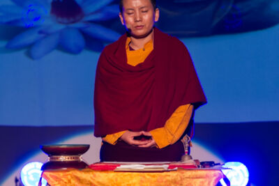 Ani Choying Drolma @ Casino Chaudfontaine, picture 21, photographed by Guy Danneels - FrontView Magazine