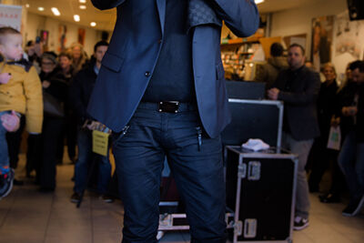 Gordon @ Berk Music Eindhoven en Saturn Tilburg, picture 1, photographed by Elke Briers - FrontView Magazine