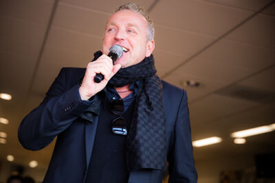 Gordon @ Berk Music Eindhoven en Saturn Tilburg, picture 2, photographed by Elke Briers - FrontView Magazine