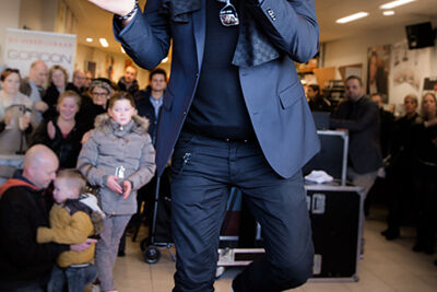 Gordon @ Berk Music Eindhoven en Saturn Tilburg, picture 7, photographed by Elke Briers - FrontView Magazine