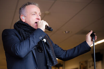 Gordon @ Berk Music Eindhoven en Saturn Tilburg, picture 12, photographed by Elke Briers - FrontView Magazine