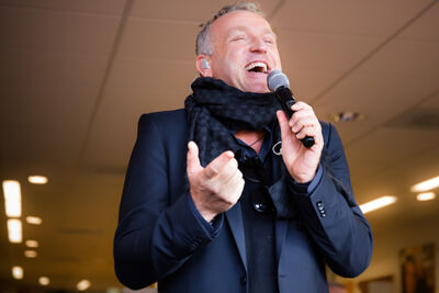 Gordon @ Berk Music Eindhoven en Saturn Tilburg, picture 13, photographed by Elke Briers - FrontView Magazine