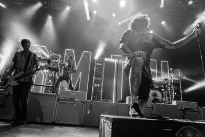 Bring Me The Horizon @ 013, foto 4, foto's door Dorien Goetschalckx - FrontView Magazine