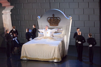 Matthew Bourne's Swan Lake @ Stadsschouwburg, picture 3, photographed by Koen Rondelez - FrontView Magazine