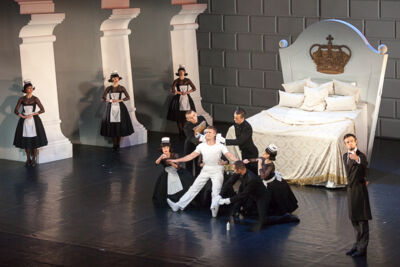 Matthew Bourne's Swan Lake @ Stadsschouwburg, picture 4, photographed by Koen Rondelez - FrontView Magazine