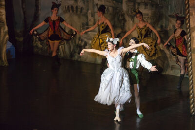 Matthew Bourne's Swan Lake @ Stadsschouwburg, picture 24, photographed by Koen Rondelez - FrontView Magazine