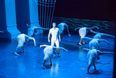 Matthew Bourne's Swan Lake @ Stadsschouwburg, picture 42, photographed by Koen Rondelez - FrontView Magazine