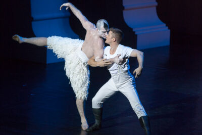 Matthew Bourne's Swan Lake @ Stadsschouwburg, picture 45, photographed by Koen Rondelez - FrontView Magazine