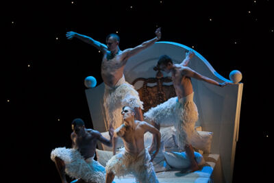 Matthew Bourne's Swan Lake @ Stadsschouwburg, picture 69, photographed by Koen Rondelez - FrontView Magazine