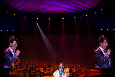 Semino Rossi @ Ethias Arena, picture 9, photographed by Elke Briers - FrontView Magazine