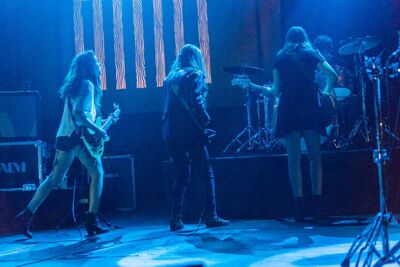 Haim @ Trix, picture 11, photographed by Edwin Houdevelt - FrontView Magazine