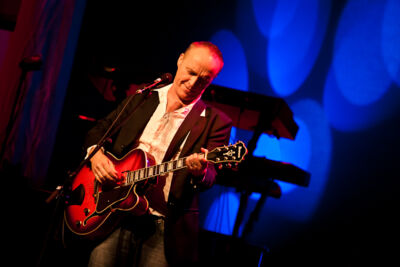 Stef Bos & Band @ de Warande, picture 4, photographed by Carine Wouters - FrontView Magazine