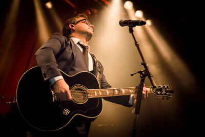 Guus Meeuwis - Het Kan Hier Zo Mooi Zijn @ 013, picture 10, photographed by Elke Briers - FrontView Magazine