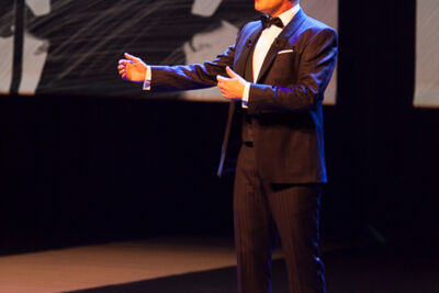 Geert Hoste King @ Stadsschouwburg, picture 7, photographed by Koen Rondelez - FrontView Magazine