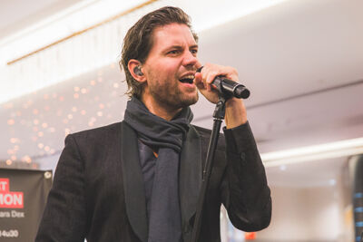 Nick & Simon en Barbara Dex @ Fnac Wijnegem, picture 2, photographed by Elke Briers - FrontView Magazine