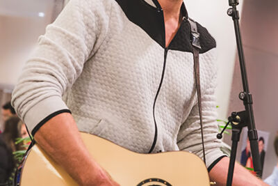 Nick & Simon en Barbara Dex @ Fnac Wijnegem, picture 5, photographed by Elke Briers - FrontView Magazine