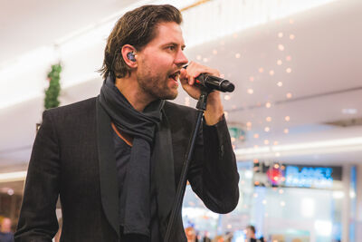 Nick & Simon en Barbara Dex @ Fnac Wijnegem, picture 7, photographed by Elke Briers - FrontView Magazine