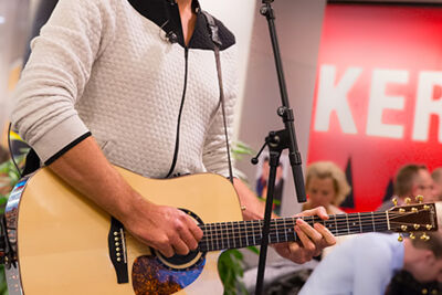 Nick & Simon en Barbara Dex @ Fnac Wijnegem, picture 10, photographed by Elke Briers - FrontView Magazine
