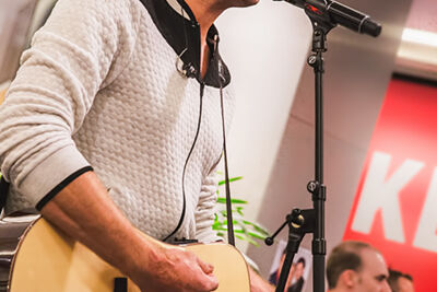 Nick & Simon en Barbara Dex @ Fnac Wijnegem, picture 15, photographed by Elke Briers - FrontView Magazine