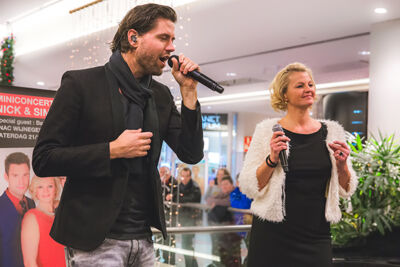 Nick & Simon en Barbara Dex @ Fnac Wijnegem, picture 20, photographed by Elke Briers - FrontView Magazine