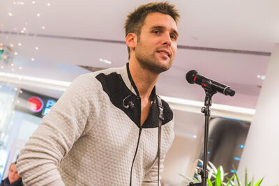 Nick & Simon en Barbara Dex @ Fnac Wijnegem, picture 24, photographed by Elke Briers - FrontView Magazine
