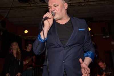 Embracing Franki & Guests Charlatan te Gent, picture 28, photographed by Guy Danneels - FrontView Magazine