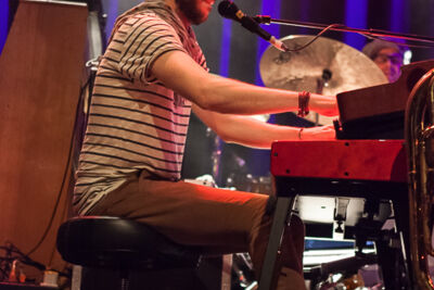 Edward Sharpe And The Magnetic Zeros @ Effenaar, picture 10, photographed by Dorien Goetschalckx - FrontView Magazine