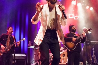 Edward Sharpe And The Magnetic Zeros @ Effenaar, picture 11, photographed by Dorien Goetschalckx - FrontView Magazine