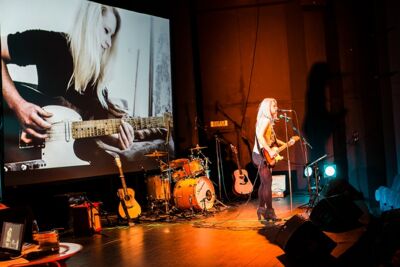 Staalplaat #2 met Guy Swinnen & Naomie Sijmons (Reena Riot) @ cc Luchtbal, picture 10, photographed by Edwin Houdevelt - FrontView Magazine