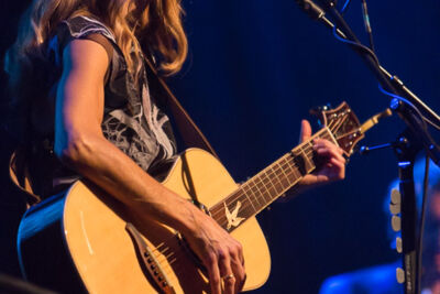Heather Nova @ Het Depot, picture 2, photographed by Gino Verhulst - FrontView Magazine