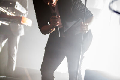 John Newman @ Ancienne Belgique, picture 10, photographed by Tom Stessens - FrontView Magazine