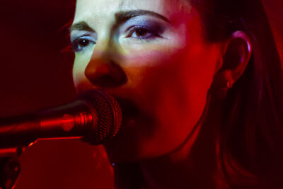 Chrysta Bell @ Vooruit te Gent, picture 4, photographed by Guy Danneels - FrontView Magazine