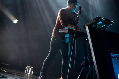 CHVRCHES @ Trix, picture 5, photographed by Tom Stessens - FrontView Magazine