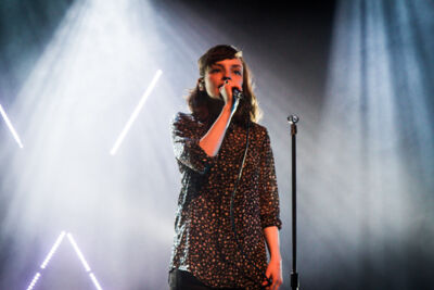 CHVRCHES @ Trix, picture 6, photographed by Tom Stessens - FrontView Magazine
