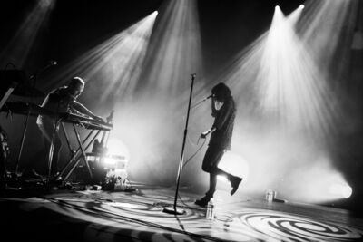 CHVRCHES @ Trix, picture 8, photographed by Tom Stessens - FrontView Magazine